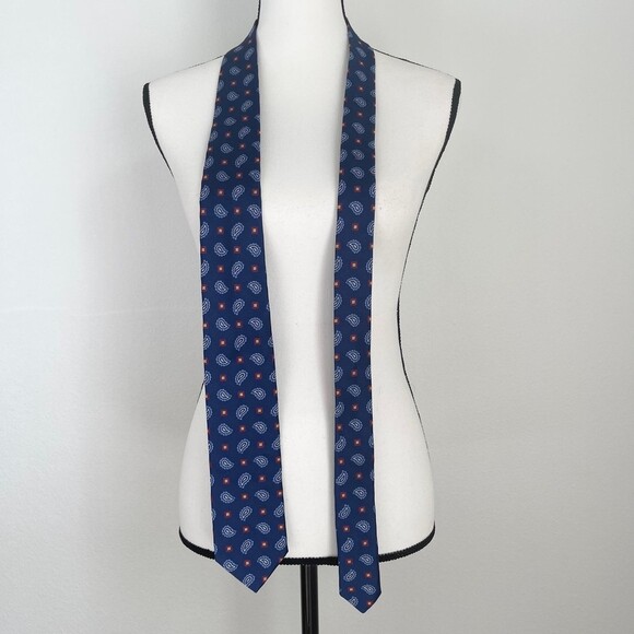 JoS. A.Bank Heritage Collection 100% Silk. Navy Blue Paisley Patterned Tie. - Picture 1 of 7
